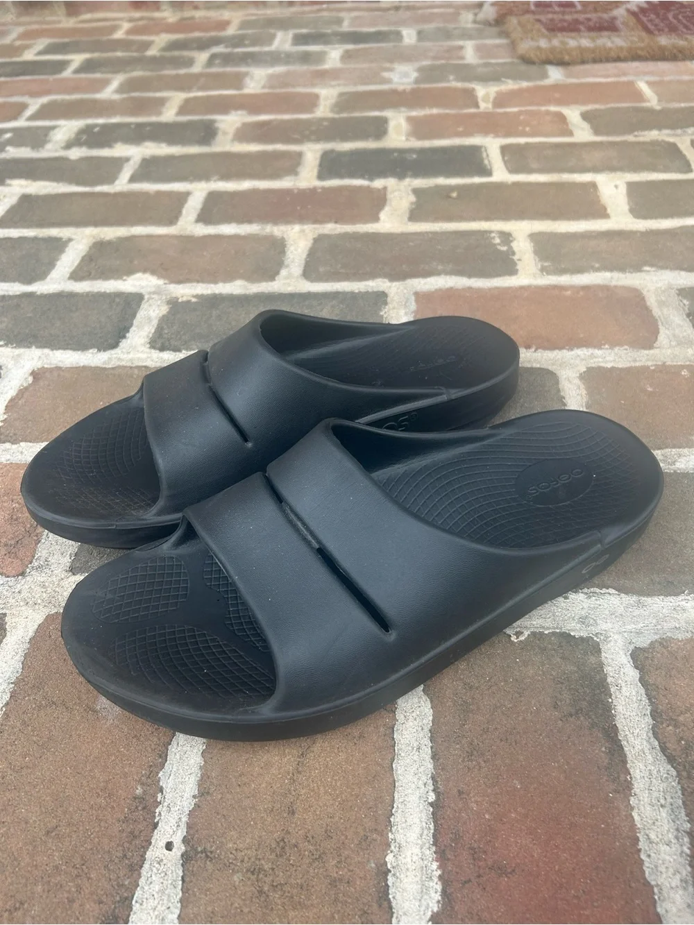 OOFOS Ooahh Black Recovery Slide Sandals 12